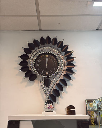 Leaf design clock