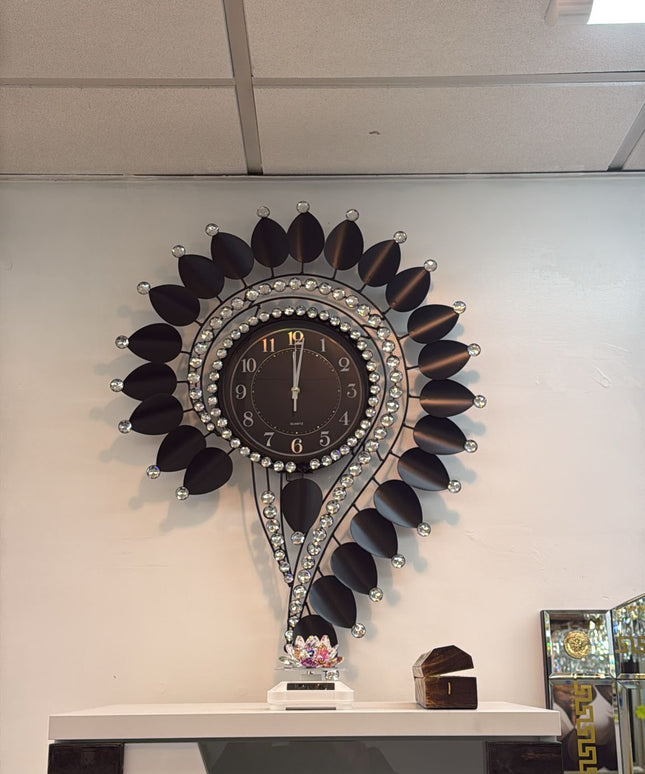 Leaf design clock