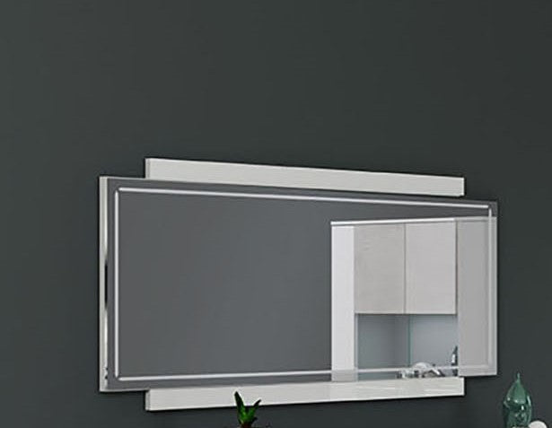Dylan Mirror